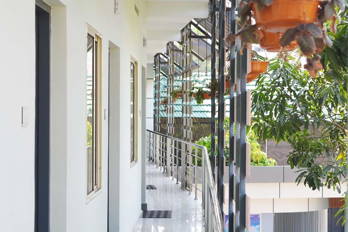 Jippus Galaxy Budget Air Port Hotel Kochi エクステリア 写真