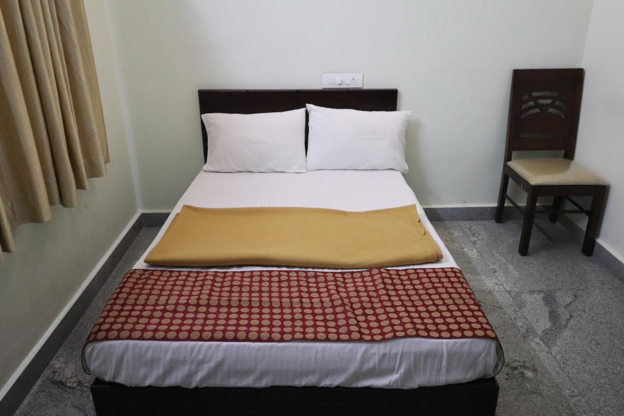 Jippus Galaxy Budget Air Port Hotel Kochi エクステリア 写真